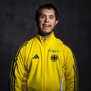 Oliver Canavire Pardo Credential Photo